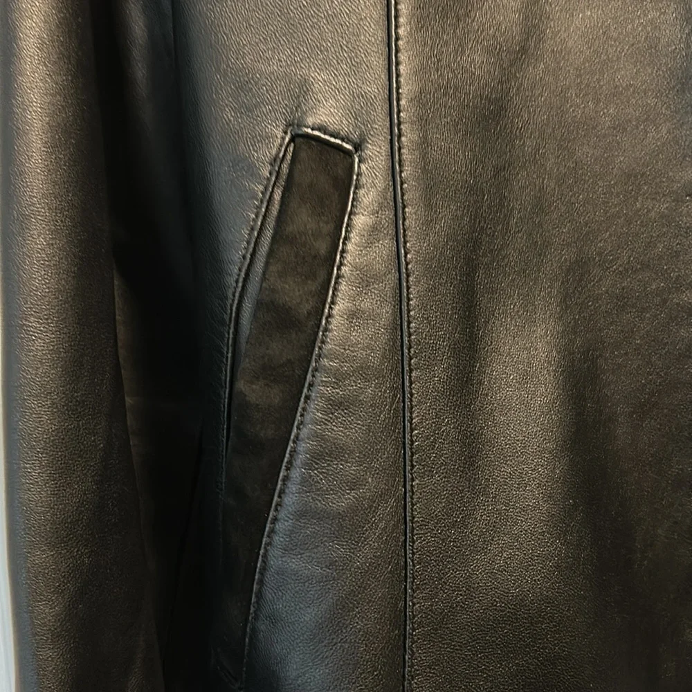 Woman leather jacket. Size small. - Picture 4 of 7